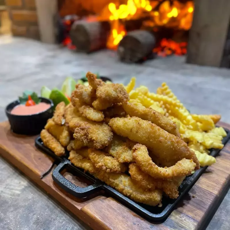 FILÉ DE TILÁPIA COM FRITAS