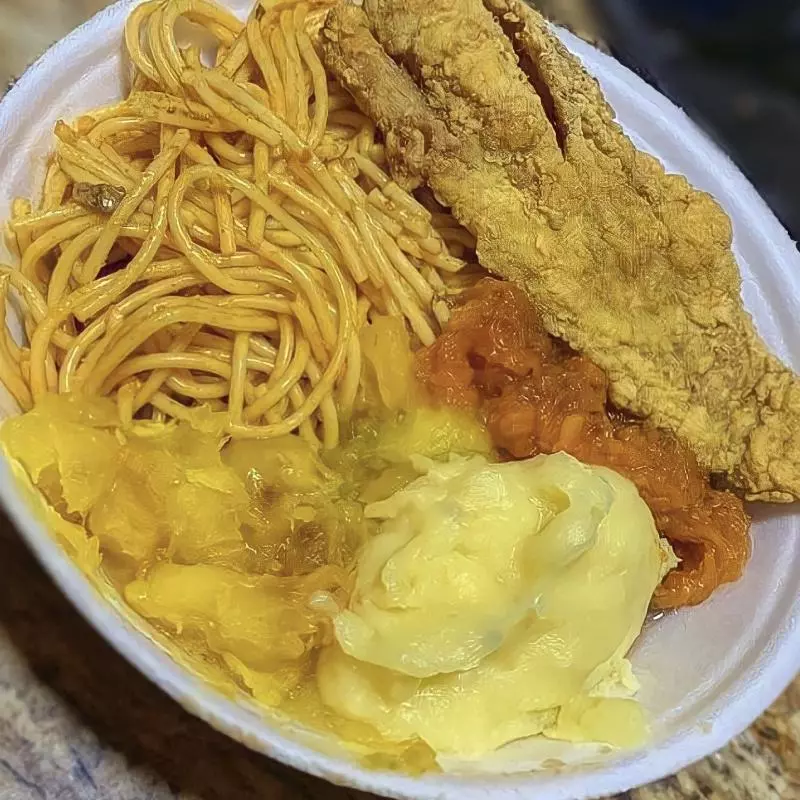 FILÉ DE FRANGO EMPANADO