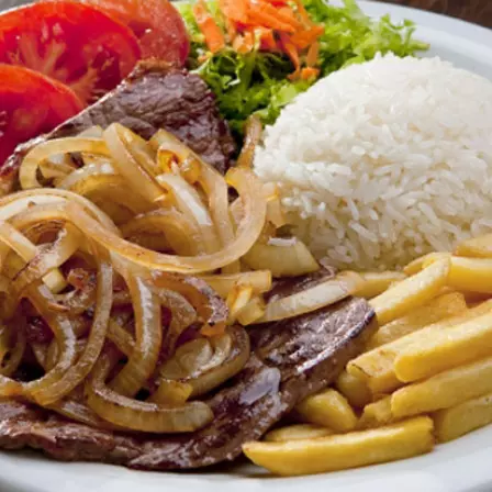 Filé acebolado com fritas