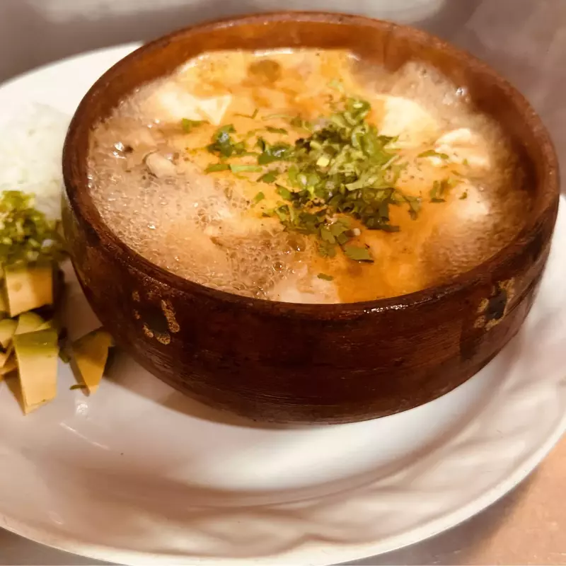 SOPA DE MARISCOS LLEVA PESCADO