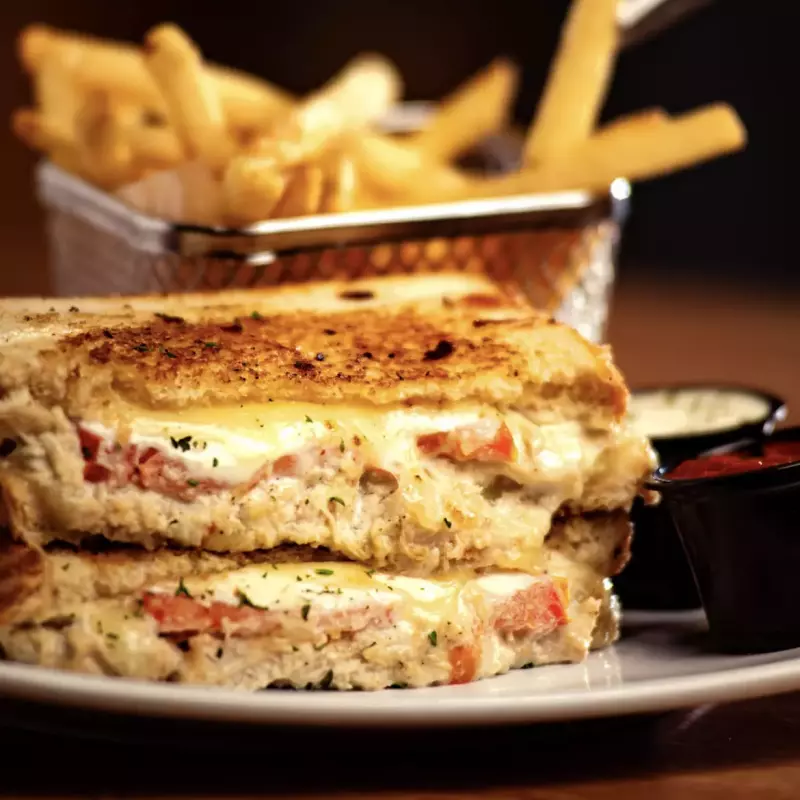 SANDWICH POLLO Y QUESO