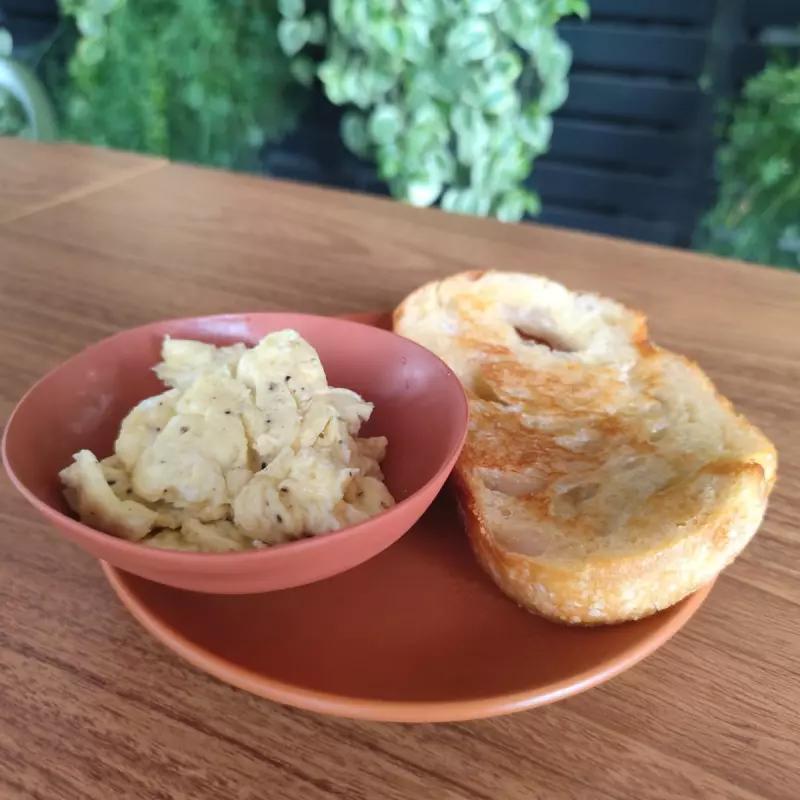 PÃO TOSTADO COM OVOS MEXIDOS🥚🍞