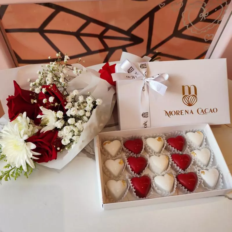 #1/BOMBONES Y BOUQUETE DE FLORES