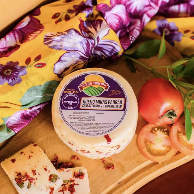 Minas Padrão c azeitonas e tomate se