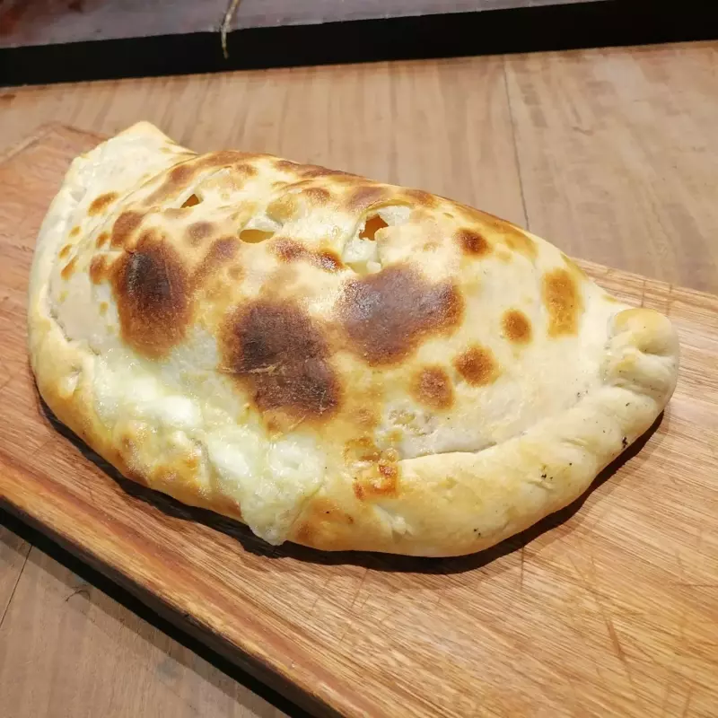 CALZONE PESTO ESPECIAL