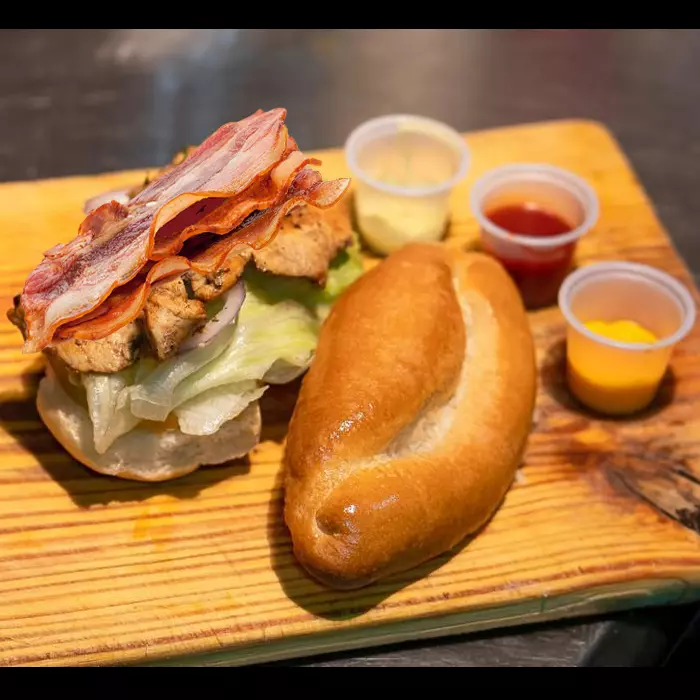 CHIMI DE PECHUGA BACON CHEESE