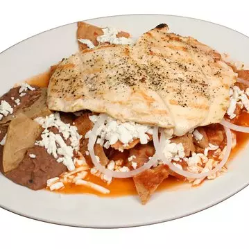 CHILAQUILES CON PECHUGA ASADA