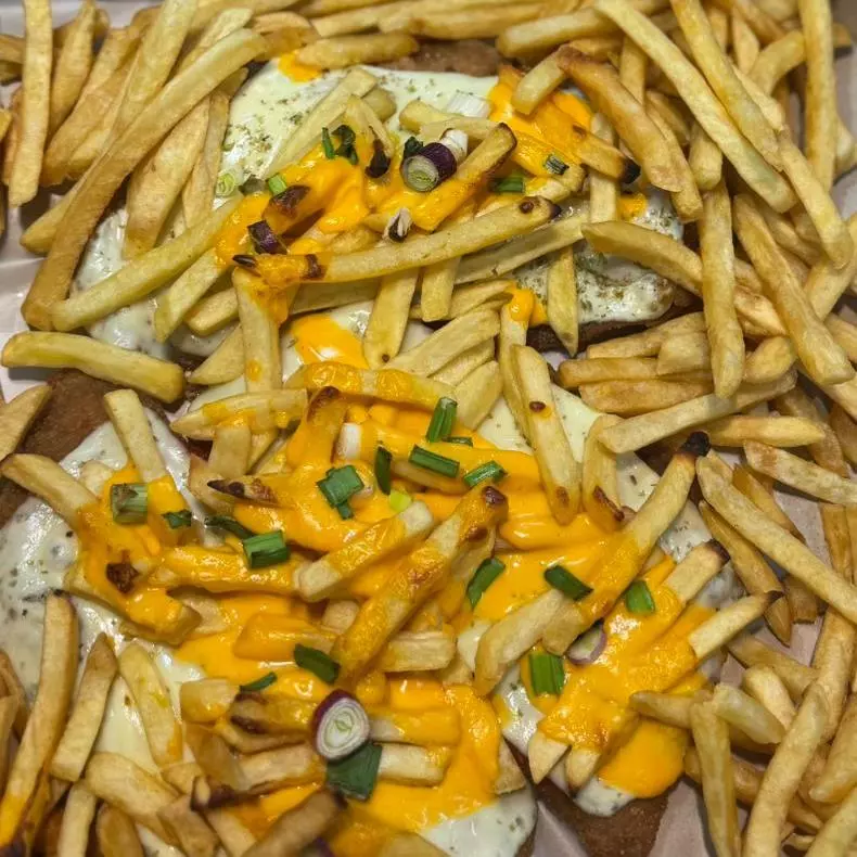 Pizzanesa de pollo papas cheddar (5p