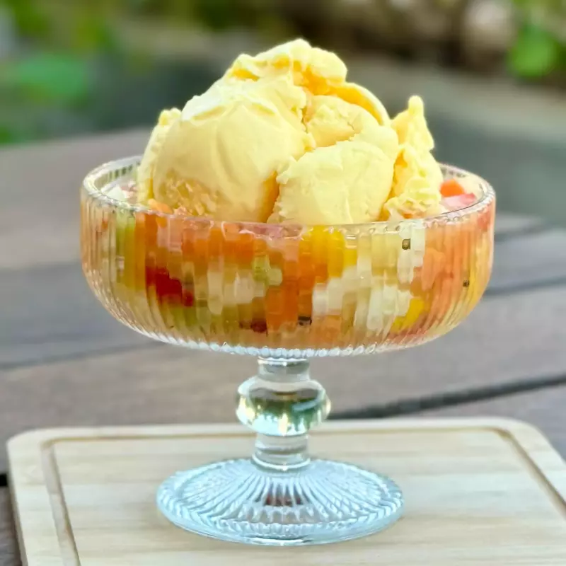 Salada de fruta com sorvete