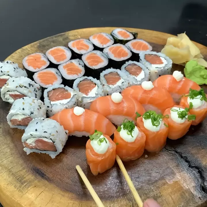 Combinado casal feliz  peças+ temaki