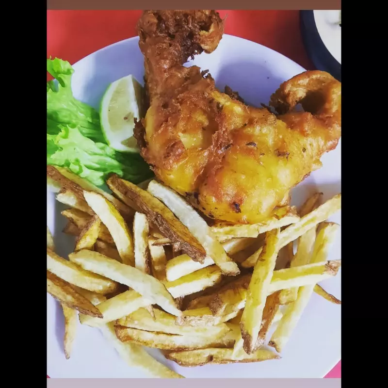 Congrio frito / Acompañado(*)