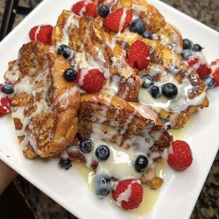 French toast with cream sauce