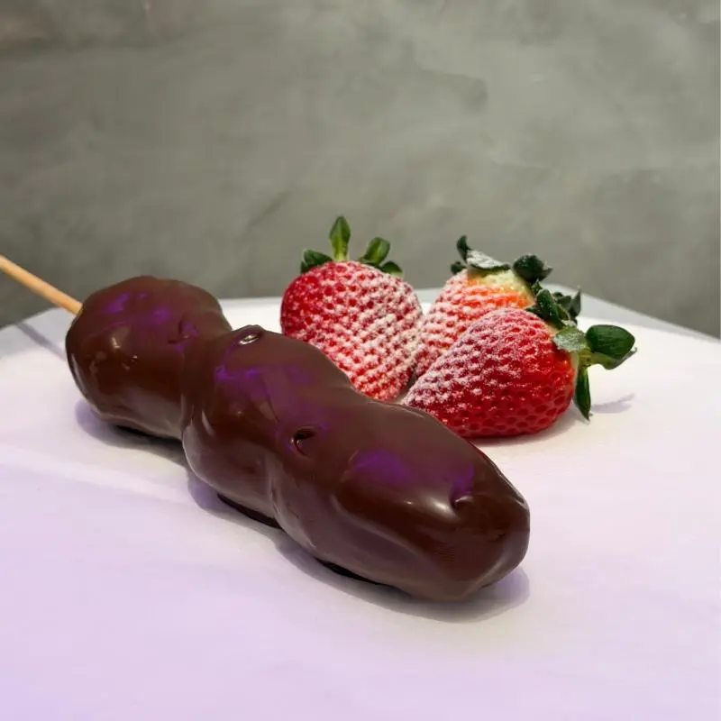 Doce leite com morango
