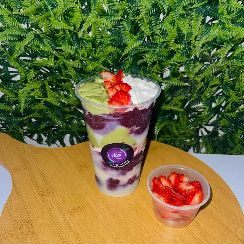 Açaí creme de pistache com morango