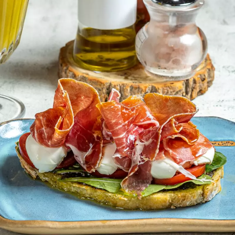 Tostada de muçarela de búfala