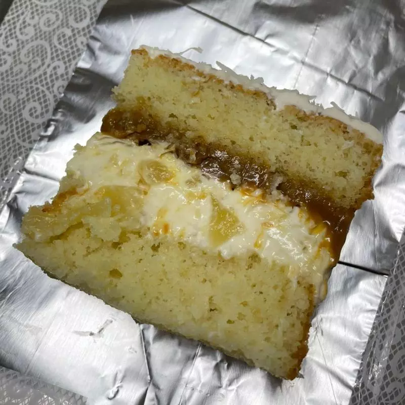 Bolo -Abacaxi c/ coco e Doce d Leite