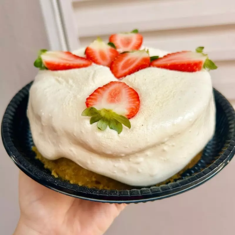 Bolo de Ninho com Morangos