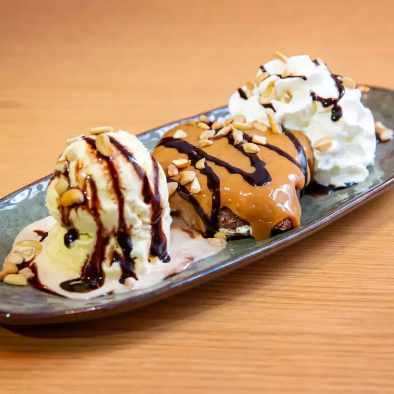 Brownie c/doce de leite e gelado