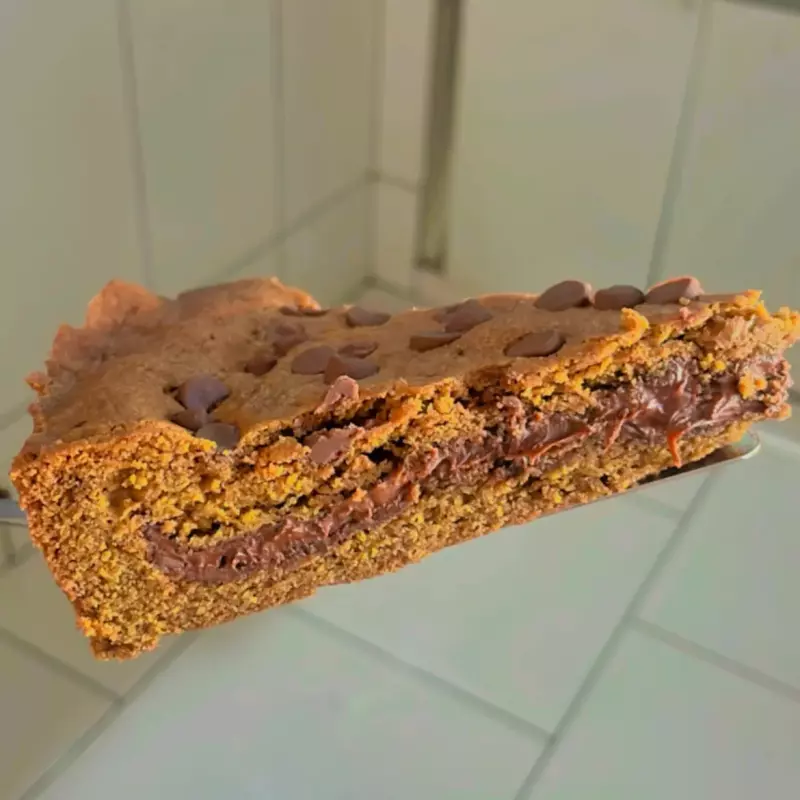 Duas Fatias de Torta Cookie na Promo