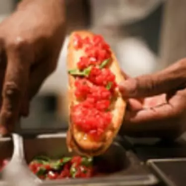 BRUSCHETA AO POMODORO E BASILICO