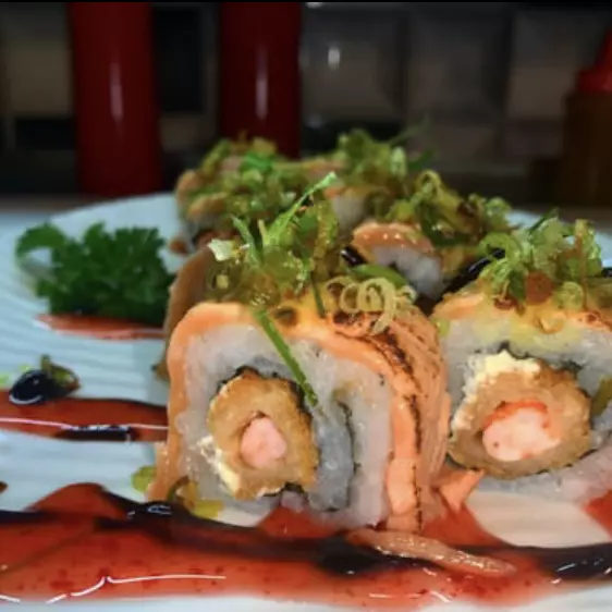 Urumak Camarão Crocante Fatia Salmão Flambado