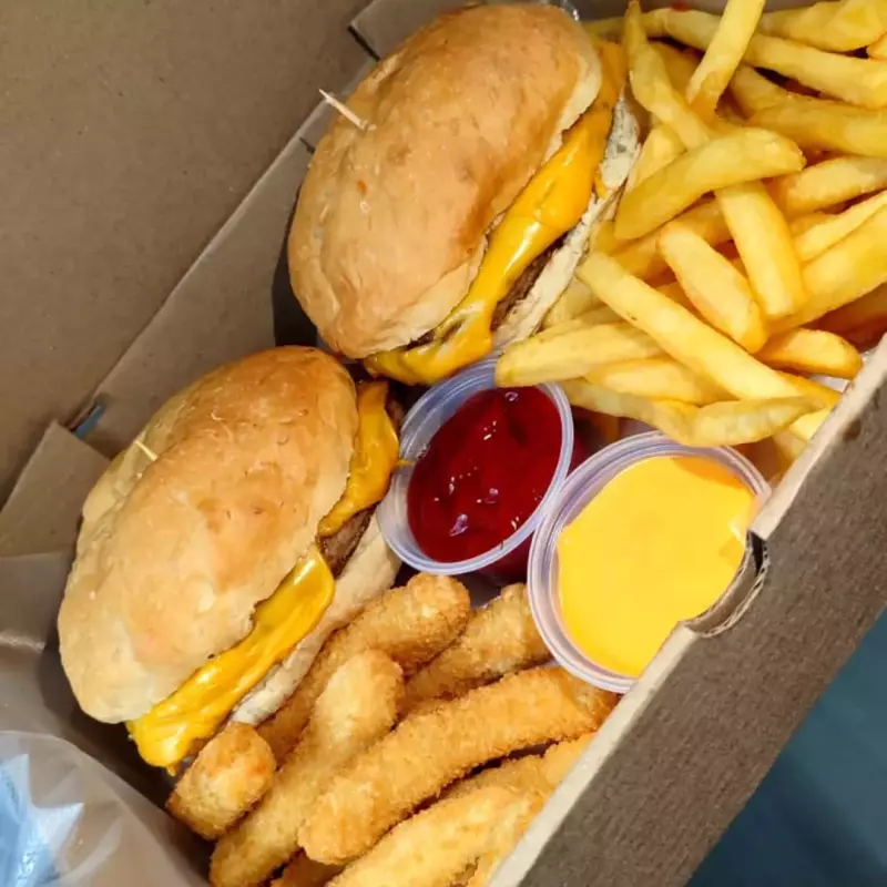 PROMO CHESSE Y POLLITOS