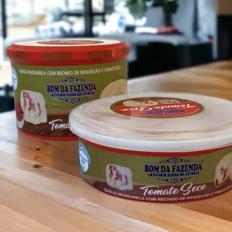 Q. trufado com requeijão e tomate