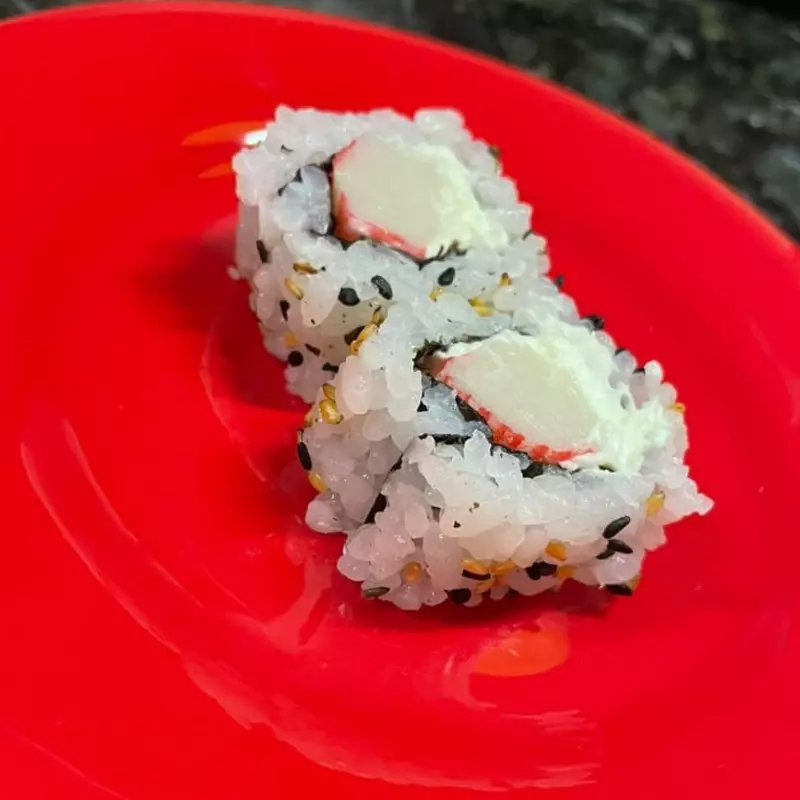 Uramaki Kani e cream cheese