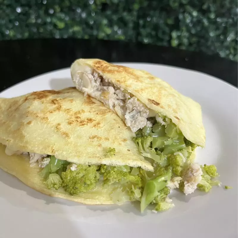 Crep .Queijo e brócolis