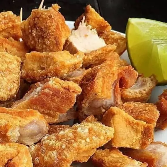 Torresmo com Mandioca Frita