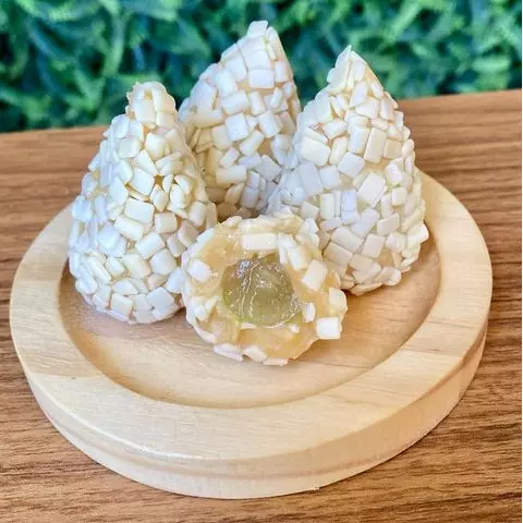 PORÇÃO MINI COXINHA DE UVA COM 4 UNIDADES