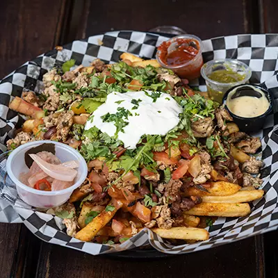 Chicken Cheese Nachos ó Papas Locas