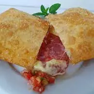 PASTEL DE SALAME COM QUEIJO