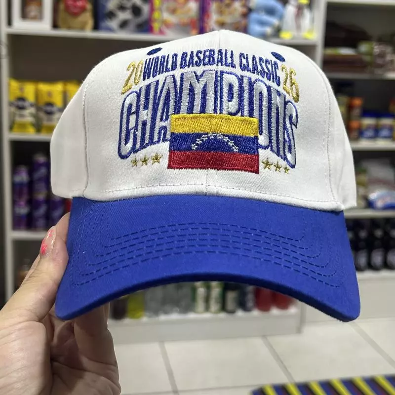 Gorra Champions blanca azul gamuza