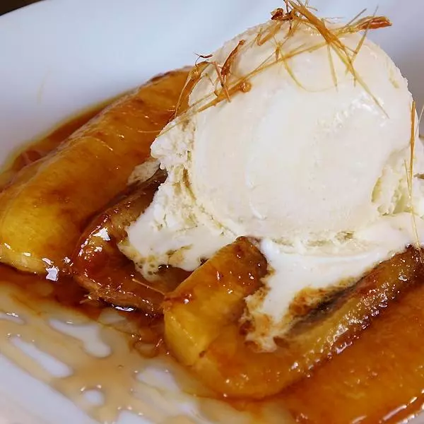 BANANA FLAMBADA AO SORVETE DE CREME