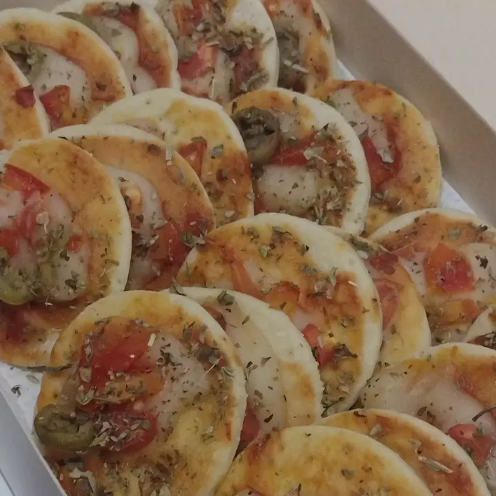 Caixa com 100 salgados sabor único