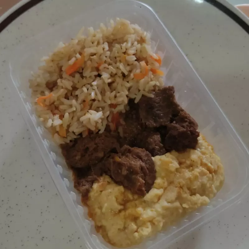 Carne com purê de grão de bico(copy)