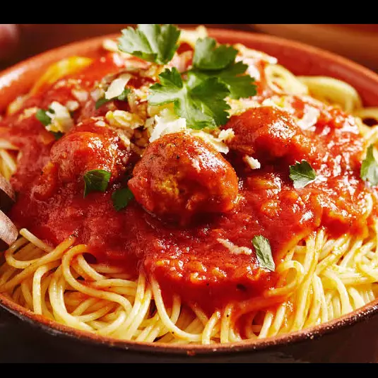 Pasta con Albóndigas