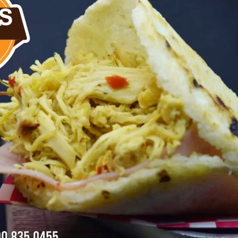 AREPA DE POLLO