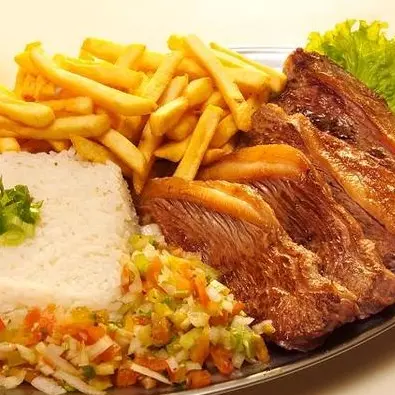 Filé com arroz,fritas e salada