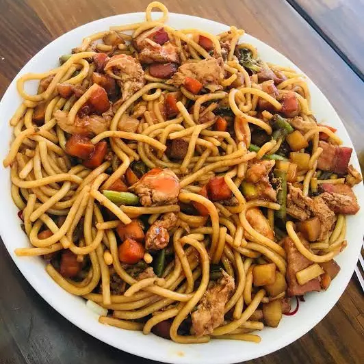 Macarrão na chapa calabresa/Bacon P