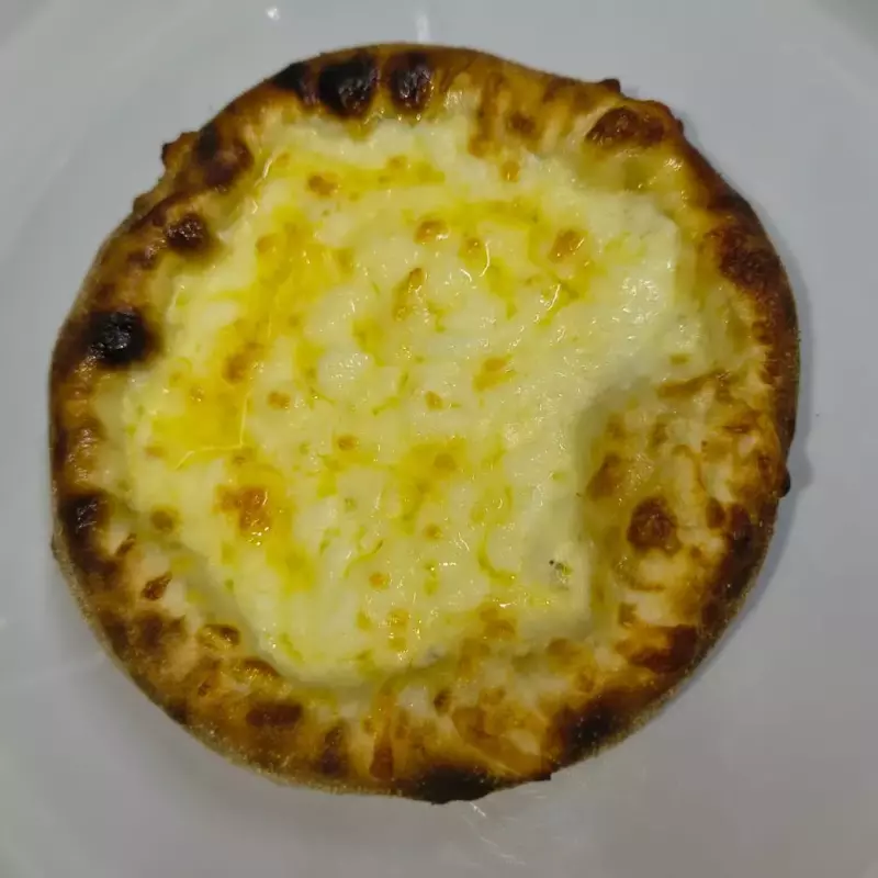 Esfiha Três Queijos