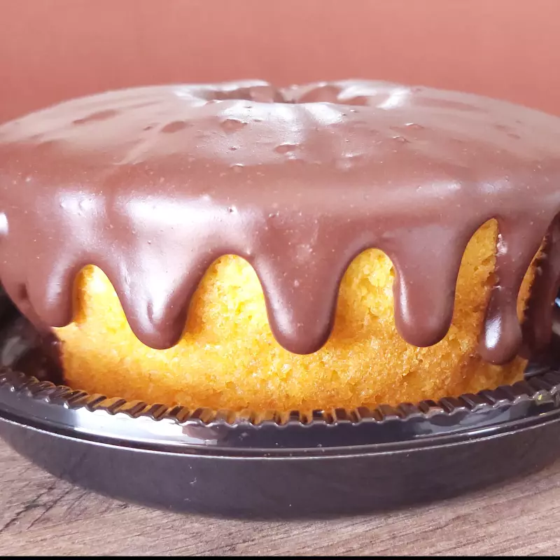 CENOURA COM BRIGADEIRO - 8 FATIAS