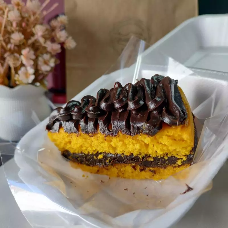 FATIA DE CENOURA COM BRIGADEIRO