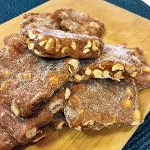 Pé de Moça (doce de amendoim)