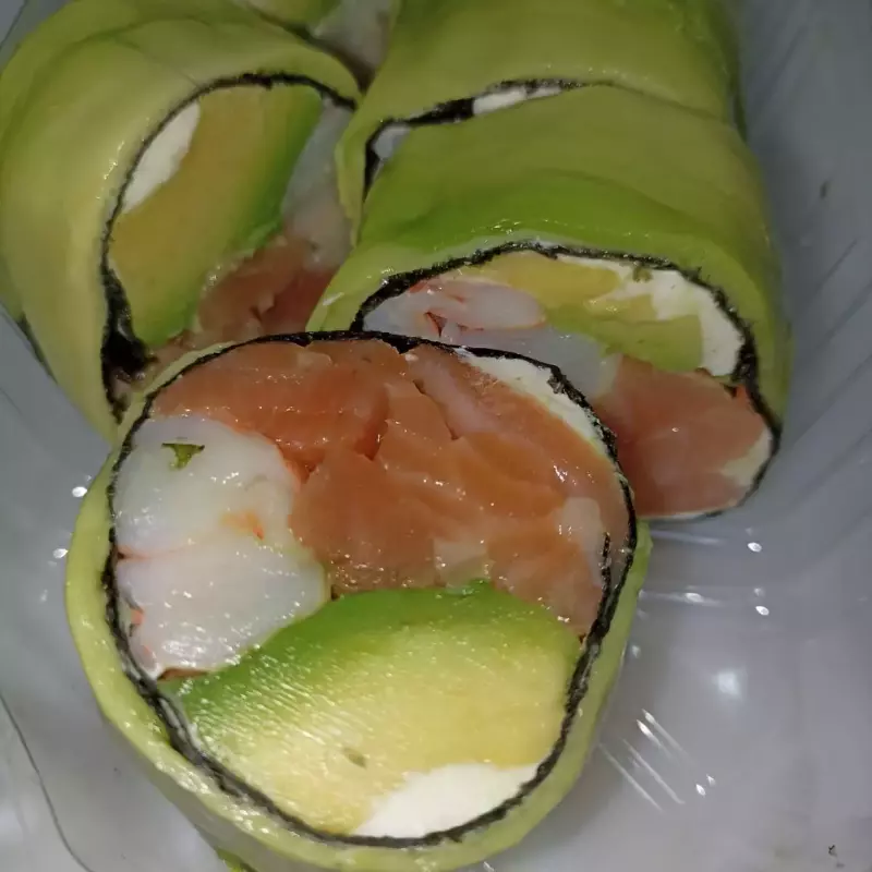 ROLL´S SIN ARROZ ENVUELTO EN PALTA