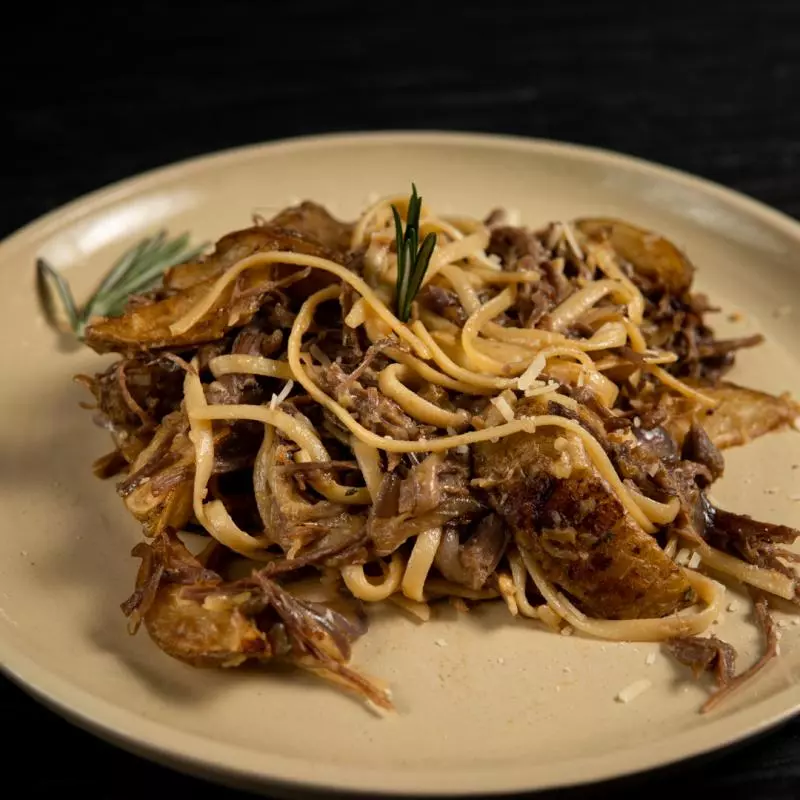 Calentado Carne desmechada y Pasta