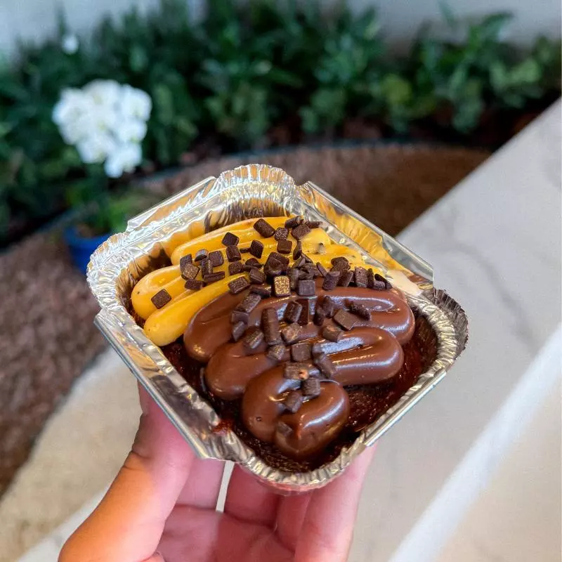 Mini bolinho de chocolate e maracujá