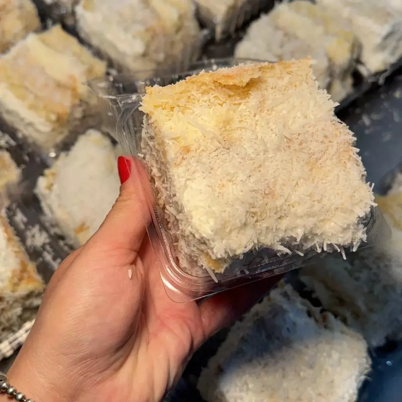 Bolo gelado abacaxi com doce/ leite