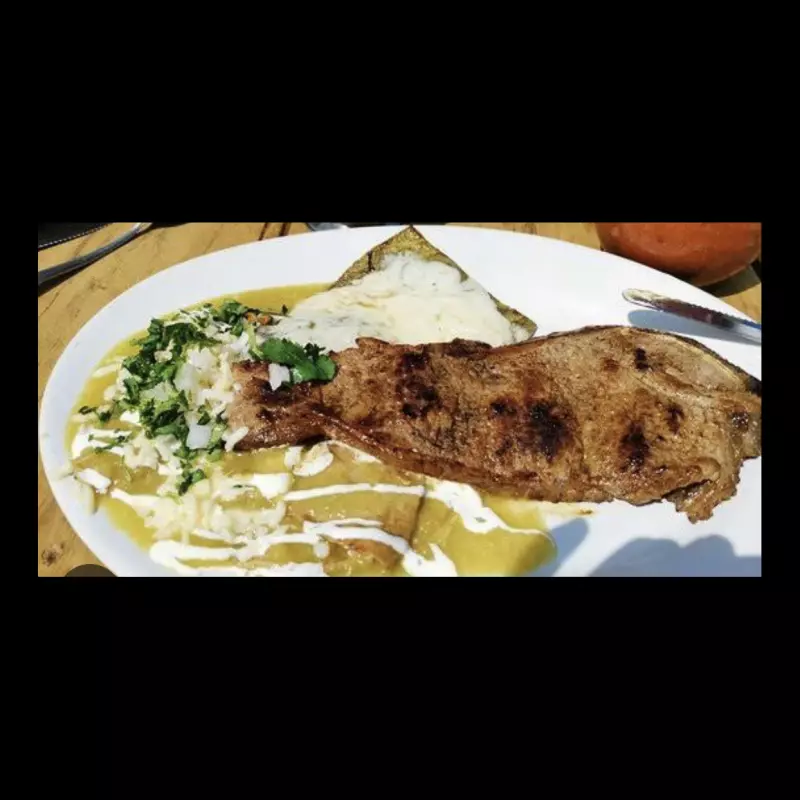 Carne asada con chilaquiles